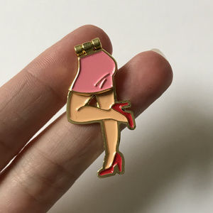 Lady Skirt Liftable Pin